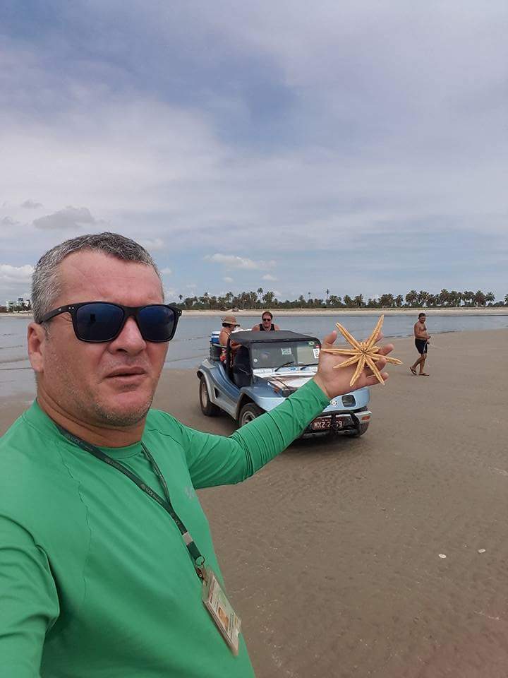 Estrela-do-mar e o buggy na frente do mar