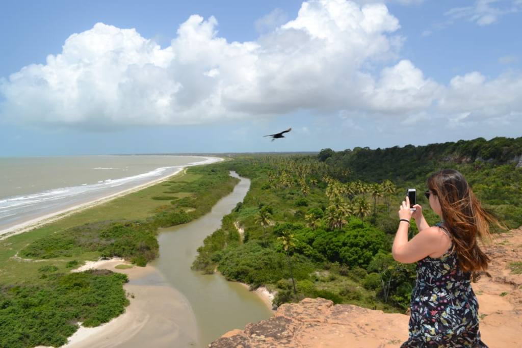 Topo de falésia e rio Litoral Norte