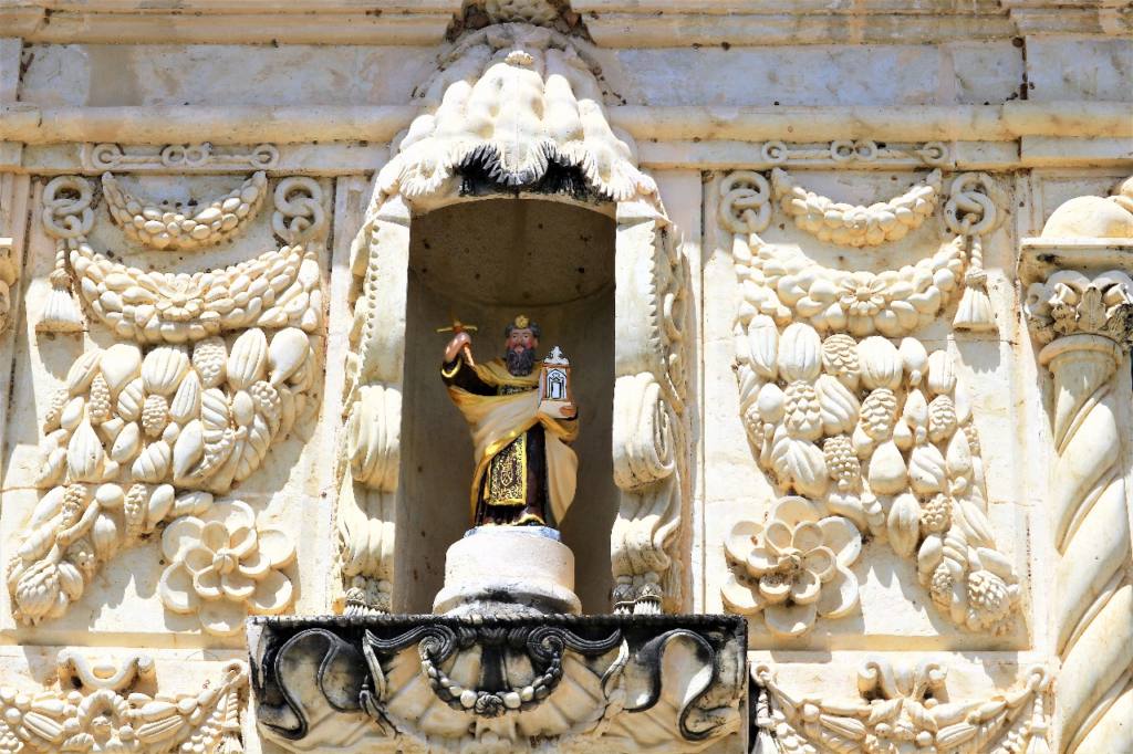 Imagem barroca em capela